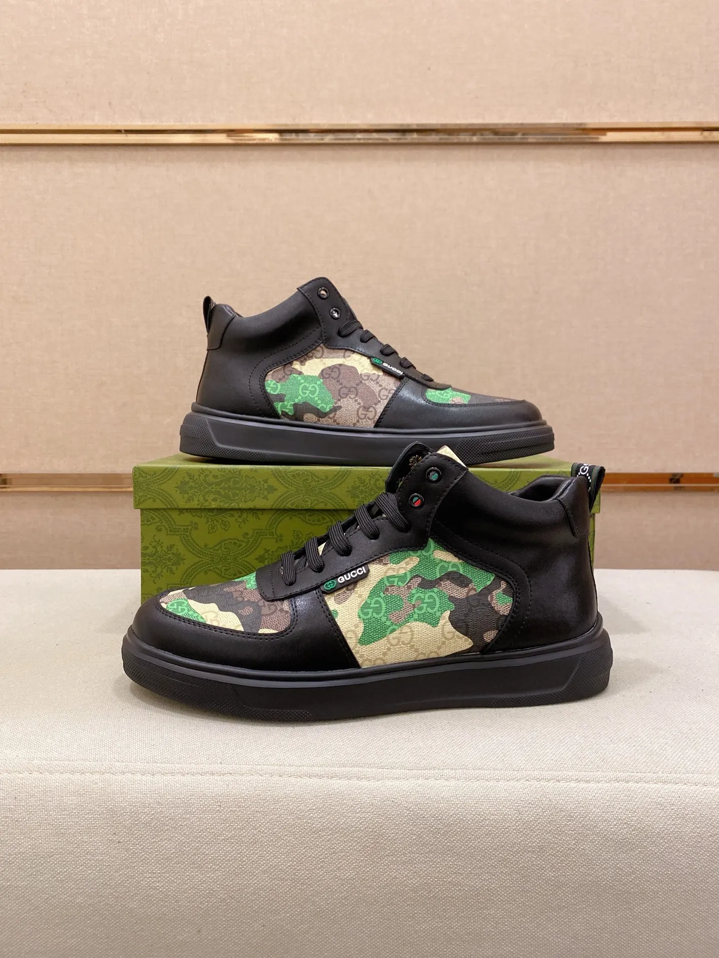 Factory price: 420💰 (GUCCI) The latest model from the official website🎁🎁Casual and fashionable men's shoes👟, hot style💥The version is simple and elegant, exclusive for trendy men. The unique latest brand elements from the official website👑Original Gucci decoration, fashionable and generous, the fabric is original cowhide ✅Mesh breathable lining, the official website specifies wear-resistant casual outsole, the classic model is taken in kind at the counter🎬38-44 (can be customized for 45 non-refundable)